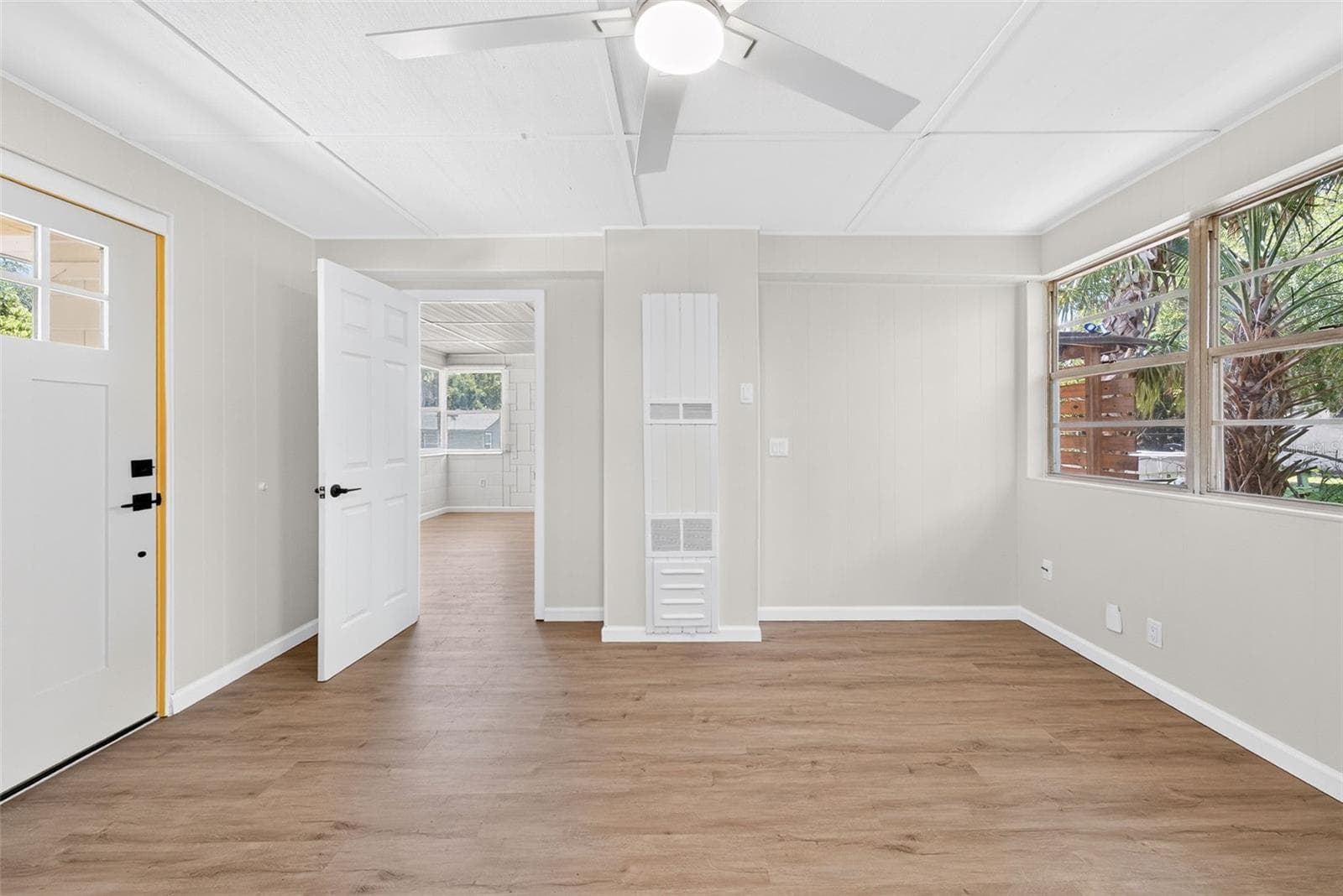Single Family Residence at 1202 E CAROLINE ST, TAVARES, photo 3 of 11