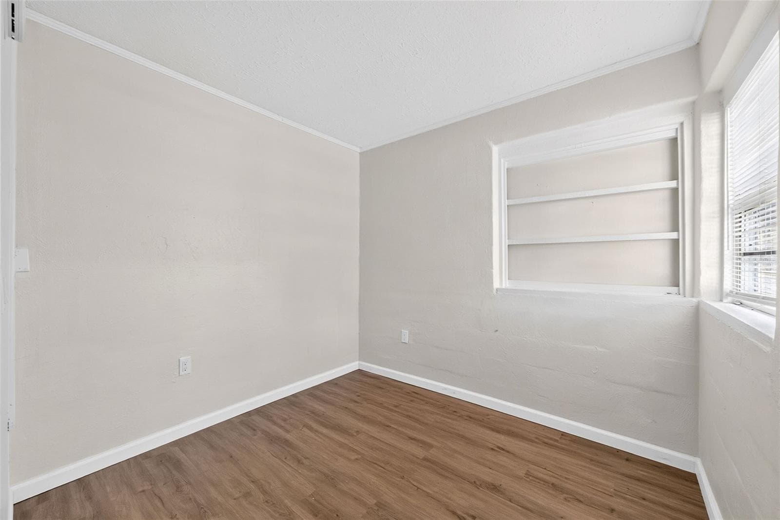 Single Family Residence at 1202 E CAROLINE ST, TAVARES, photo 10 of 11