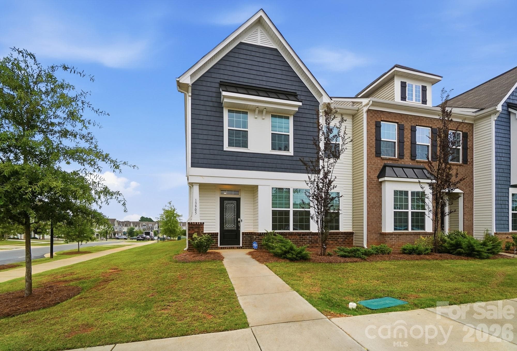 Townhouse at 13905 Castle Nook Drive, Charlotte, photo 2 of 35