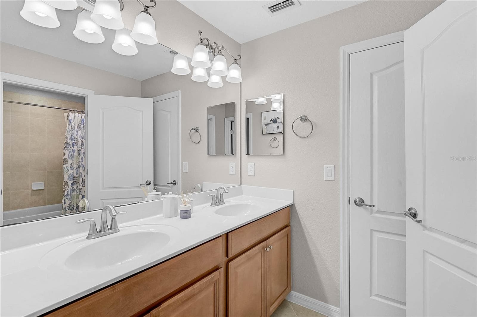 Single Family Residence at 20275 GRANLAGO DR, VENICE, photo 31 of 63