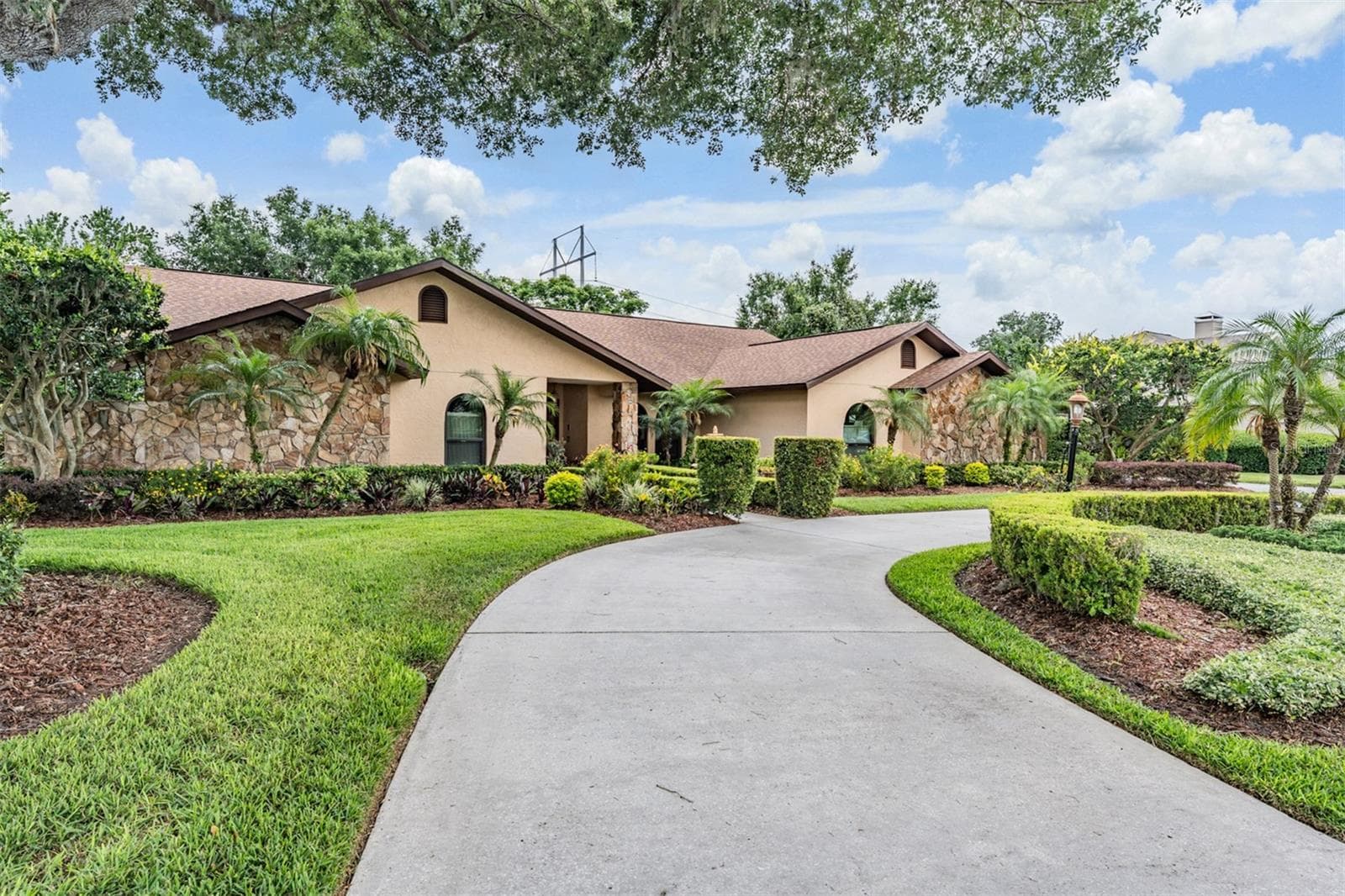 Single Family Residence at 13203 SPINDLEWYCK CV, RIVERVIEW, photo 4 of 55