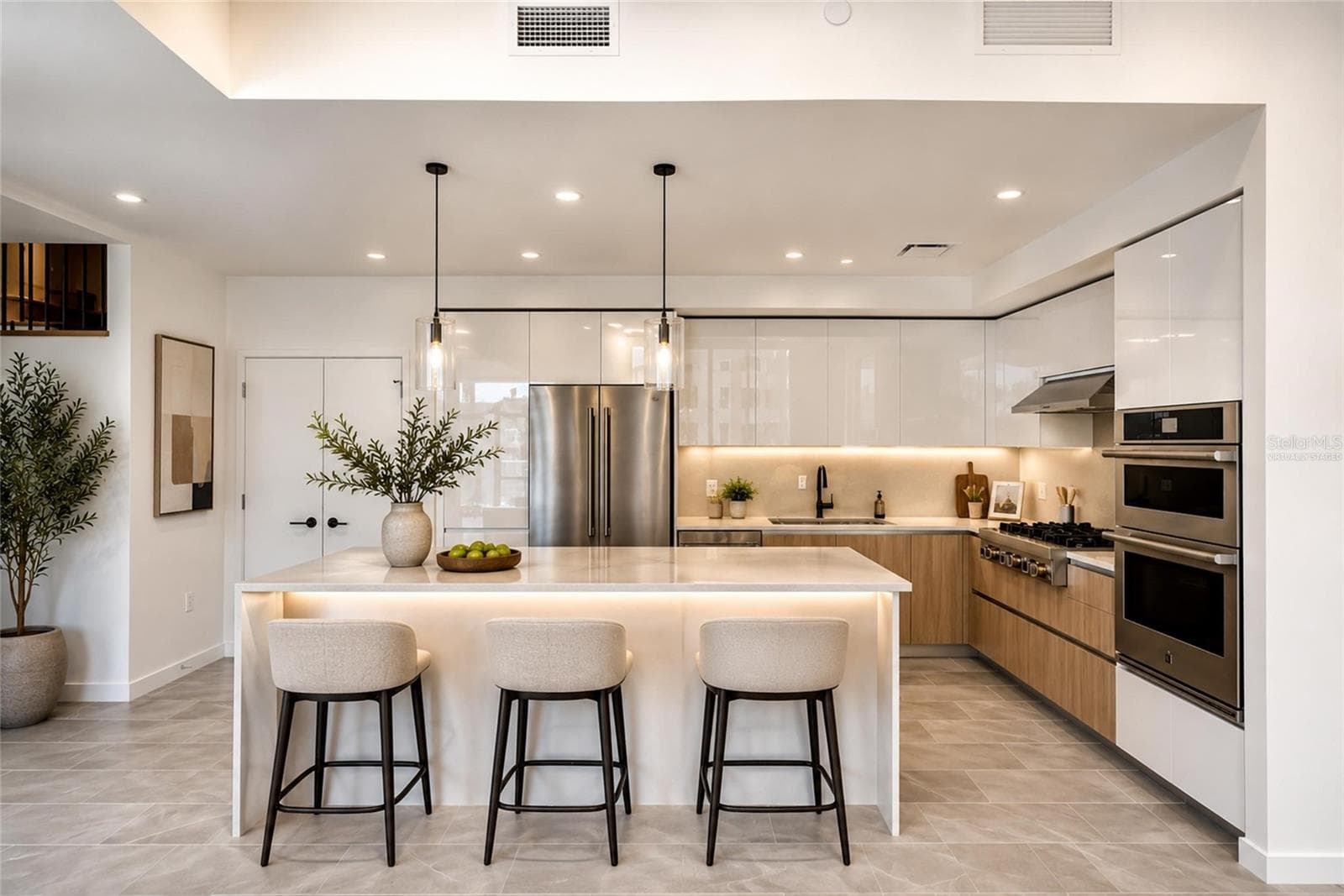 virtually staged - 400 CENTRAL AVE #407, ST PETERSBURG