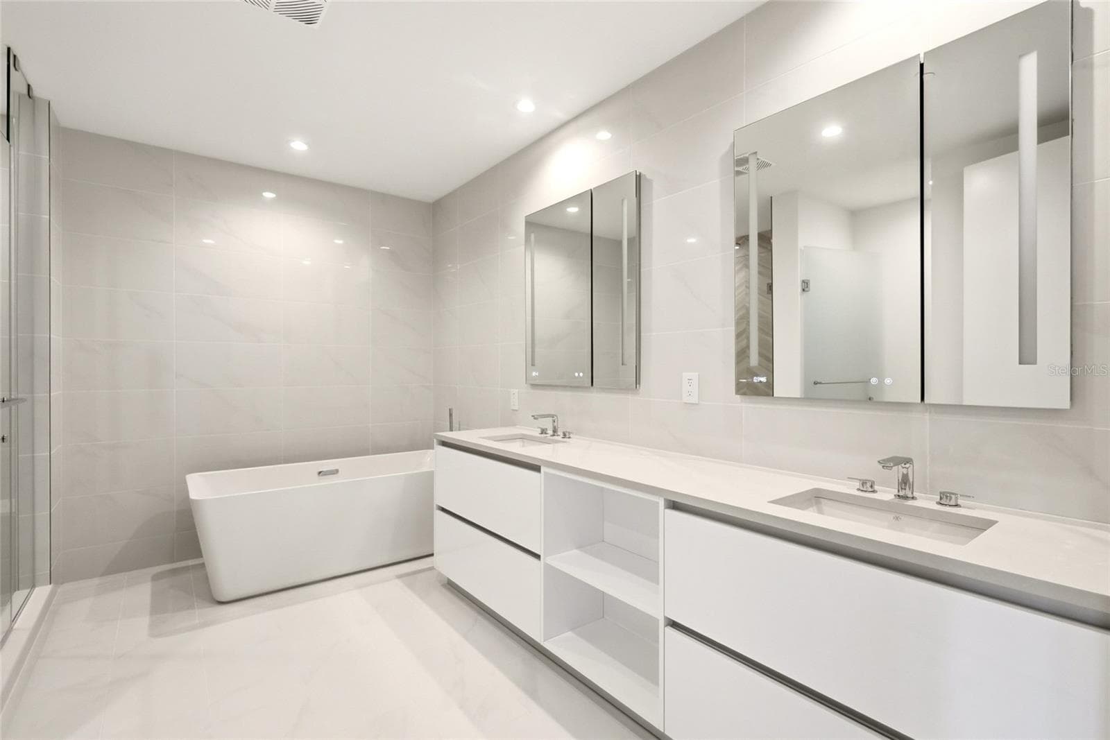 Condominium at 400 CENTRAL AVE #407, ST PETERSBURG, photo 17 of 59