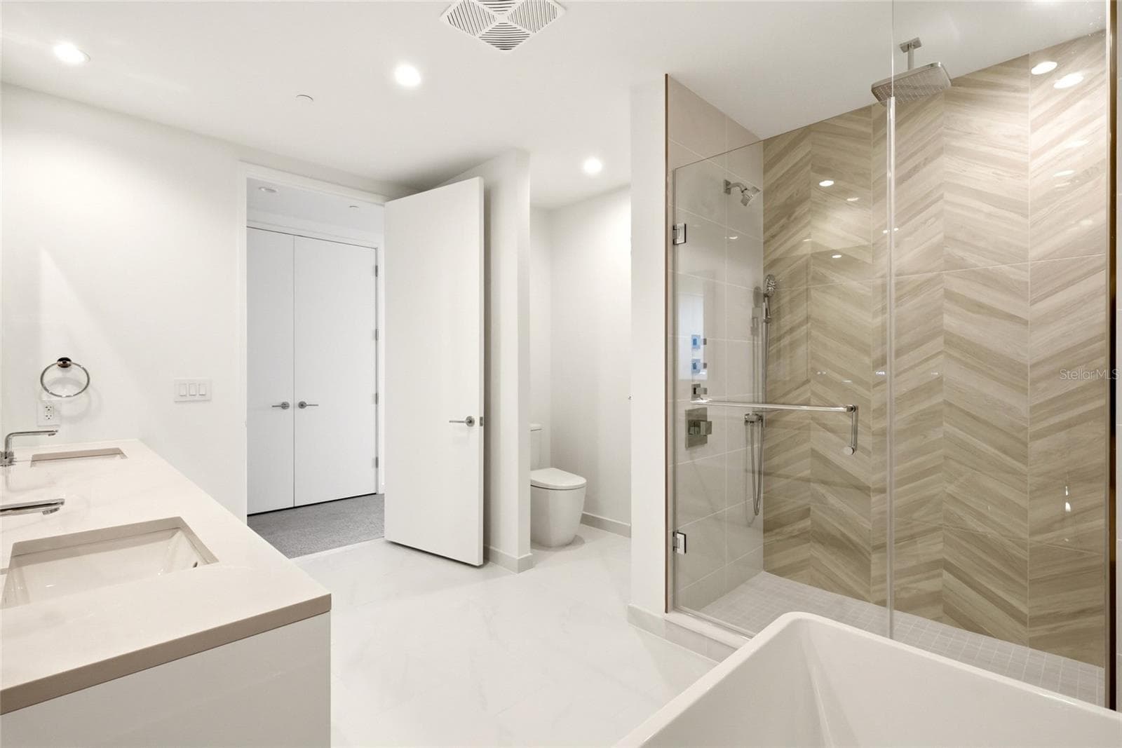Condominium at 400 CENTRAL AVE #407, ST PETERSBURG, photo 18 of 59