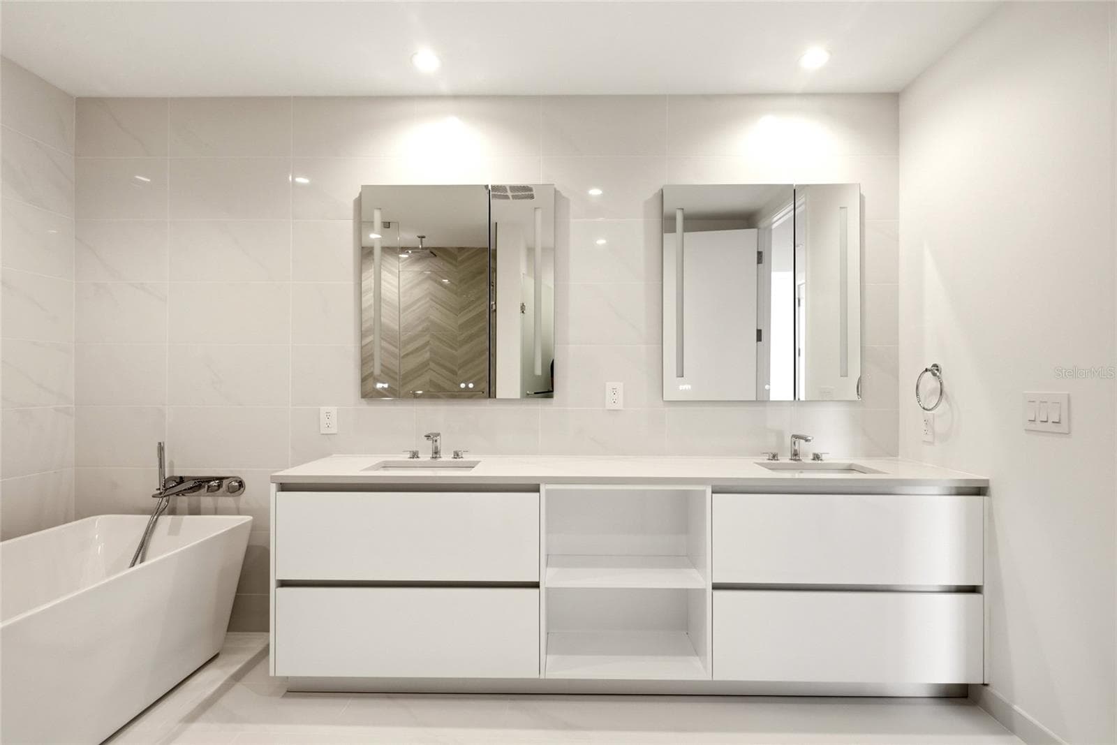 Condominium at 400 CENTRAL AVE #407, ST PETERSBURG, photo 19 of 59