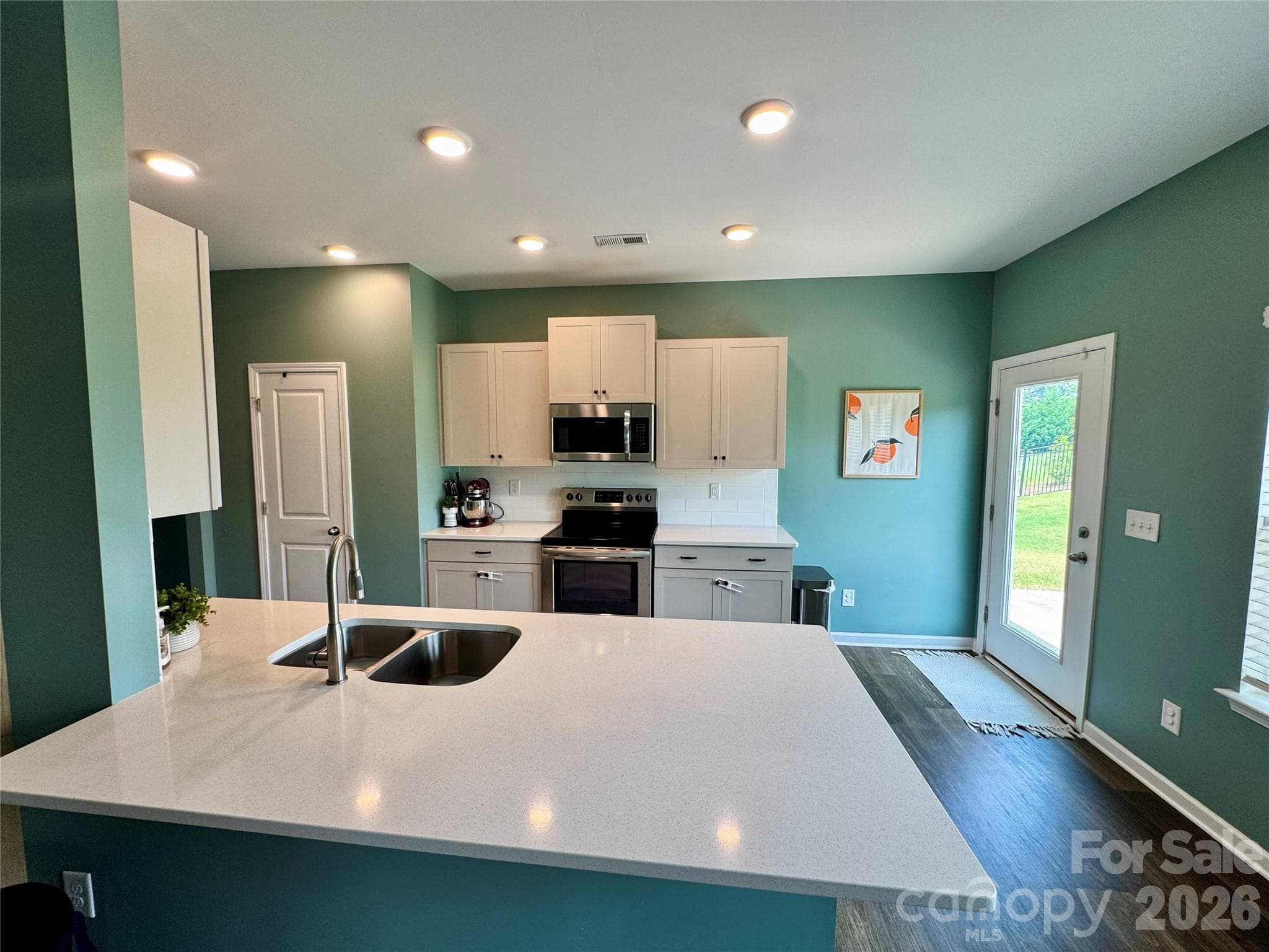 Single Family Residence at 12002 Piney Hollow Trail, Stanfield, photo 9 of 26