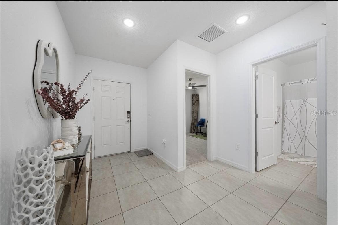 Entrance and Second Bathroom - 1383 LEVY BEND DR, KISSIMMEE