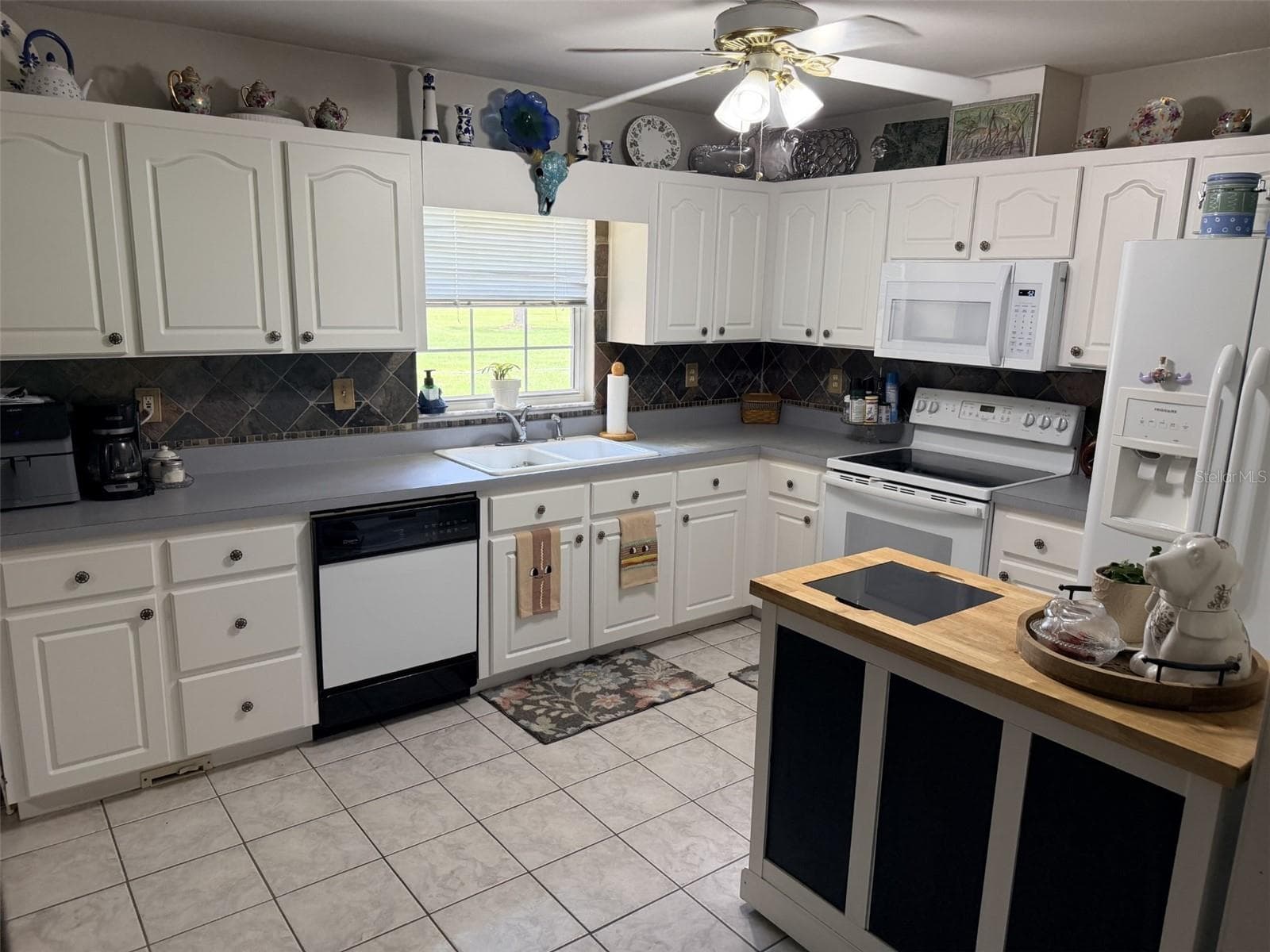 Single Family Residence at 6051 NW 81ST PL, CHIEFLAND, photo 2 of 22