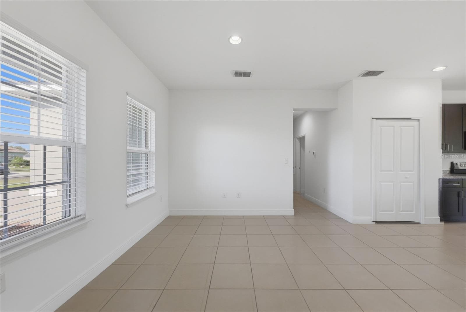 Single Family Residence at 304 BEGONIA CT, POINCIANA, photo 5 of 32
