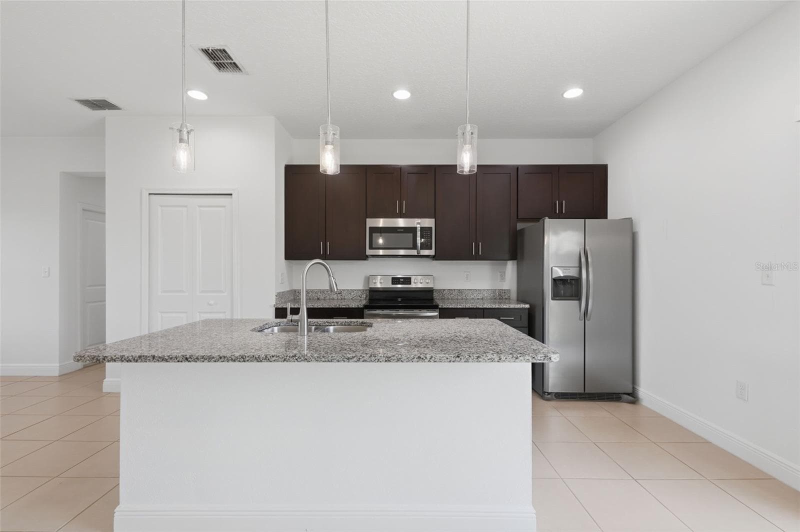 Single Family Residence at 304 BEGONIA CT, POINCIANA, photo 9 of 32
