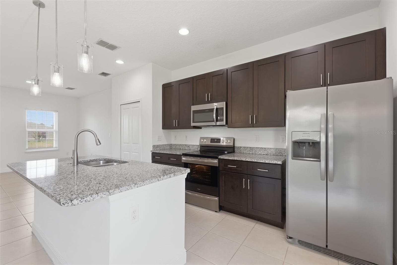 Single Family Residence at 304 BEGONIA CT, POINCIANA, photo 10 of 32