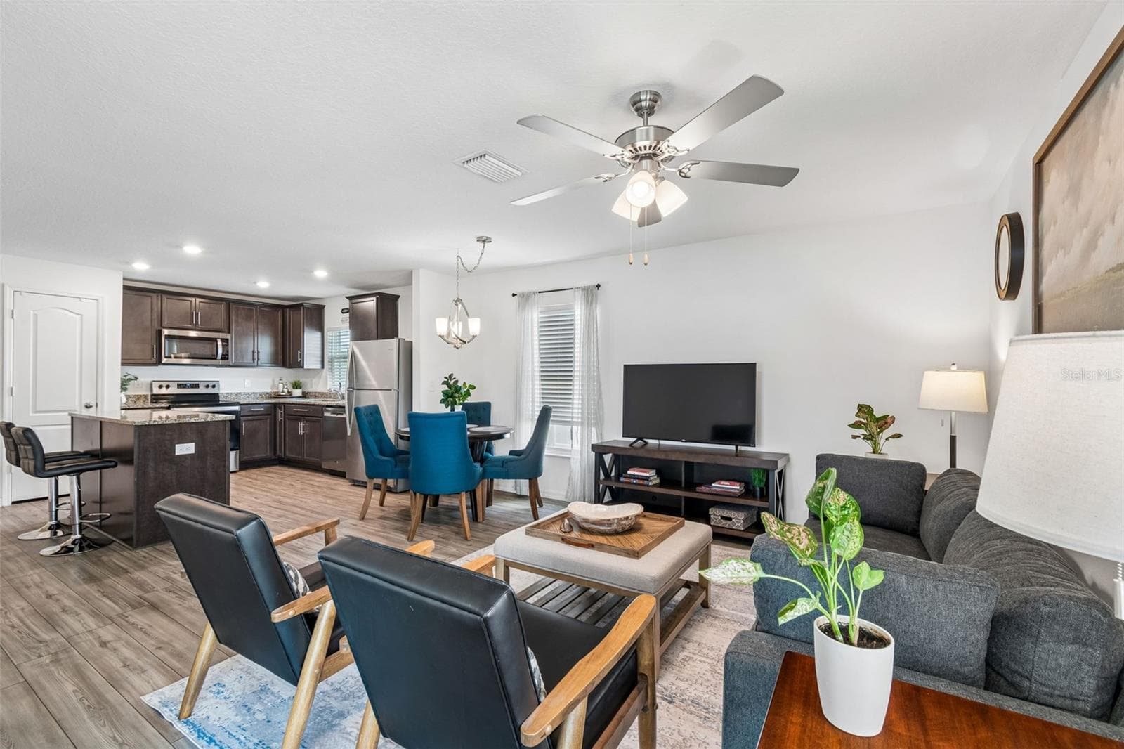Family room/kitchen combo - 14334 HOLLY HAMMOCK LN, BROOKSVILLE
