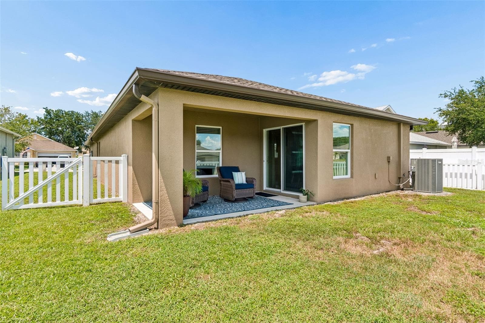 Fully fenced backyard and covered lanai - 14334 HOLLY HAMMOCK LN, BROOKSVILLE