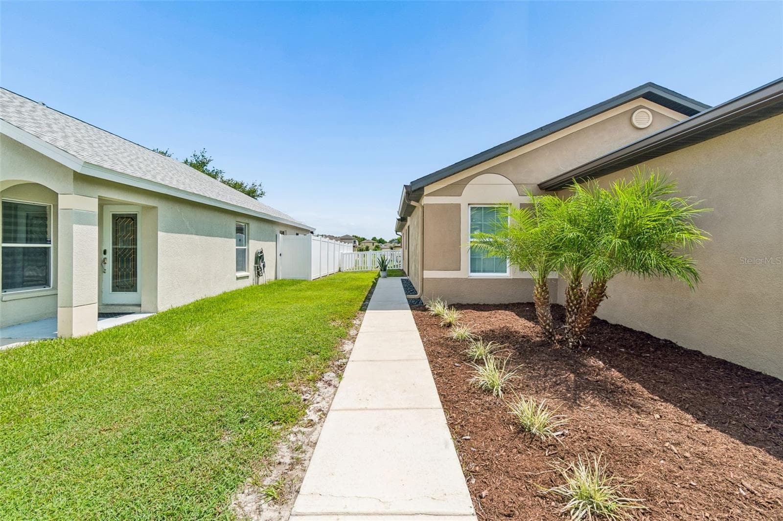 Beautifully landscaped. - 14334 HOLLY HAMMOCK LN, BROOKSVILLE