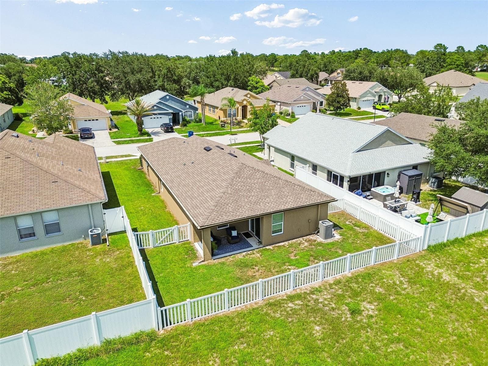 Single Family Residence at 14334 HOLLY HAMMOCK LN, BROOKSVILLE, photo 54 of 82