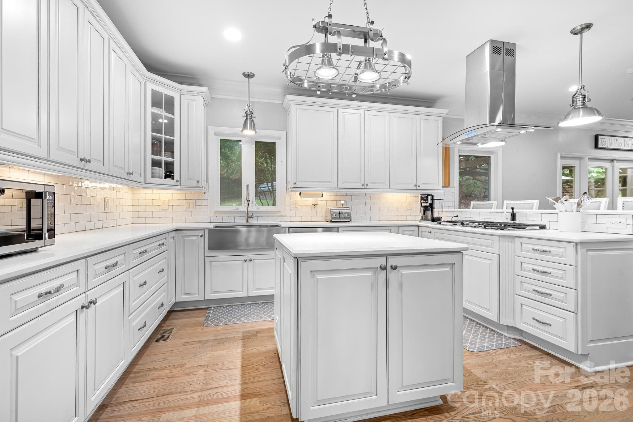 Fully renovated kitchen - 7048 Mariners Court, Tega Cay