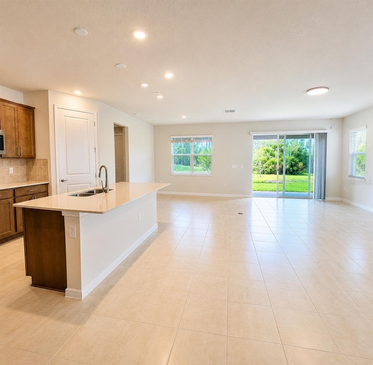 Single Family Residence at 17391 SAW PALMETTO AVE, CLERMONT, photo 6 of 24