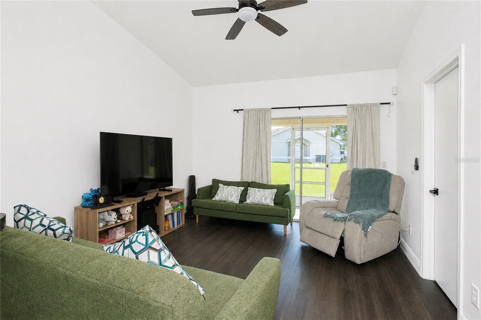 Townhouse at 14431 ISLAND COVE DR, ORLANDO, photo 8 of 19