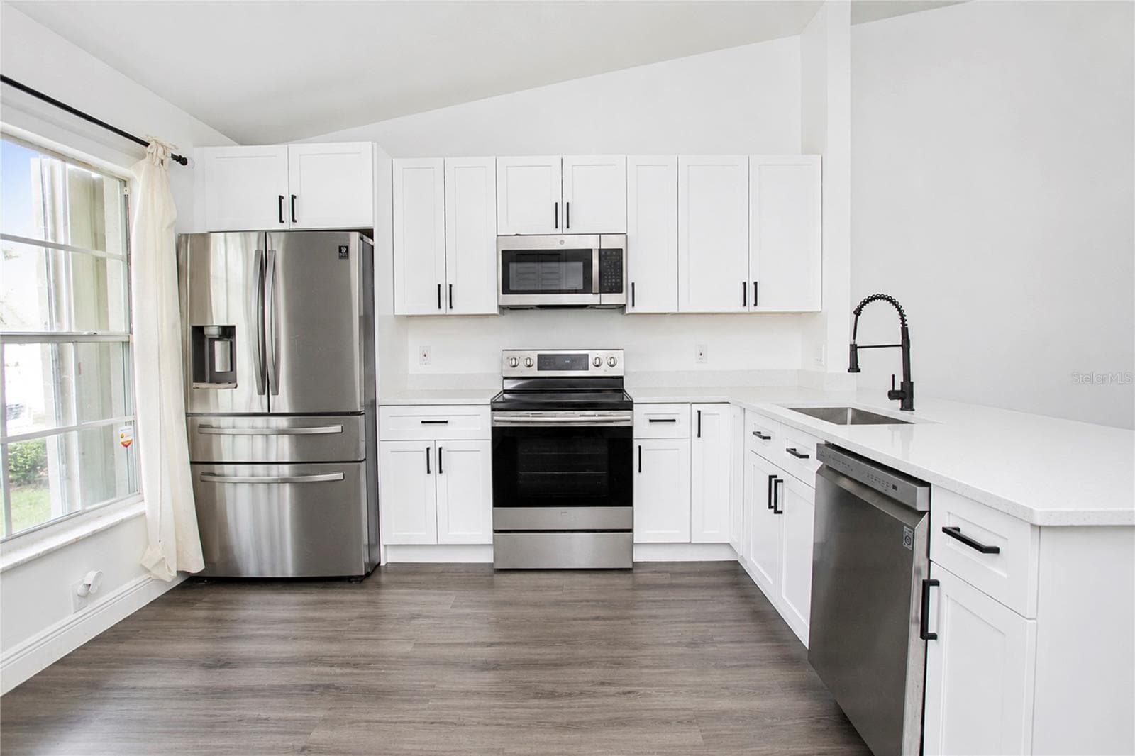 Townhouse at 14431 ISLAND COVE DR, ORLANDO, photo 11 of 19