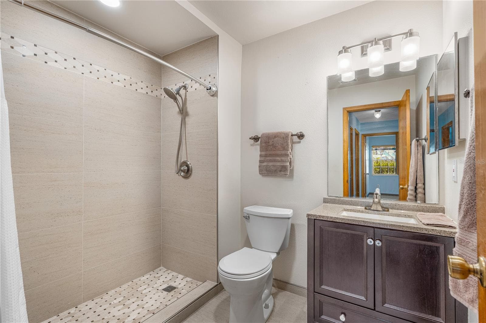 Guest Bath - 104 SHOAL CREEK CIR, DAYTONA BEACH