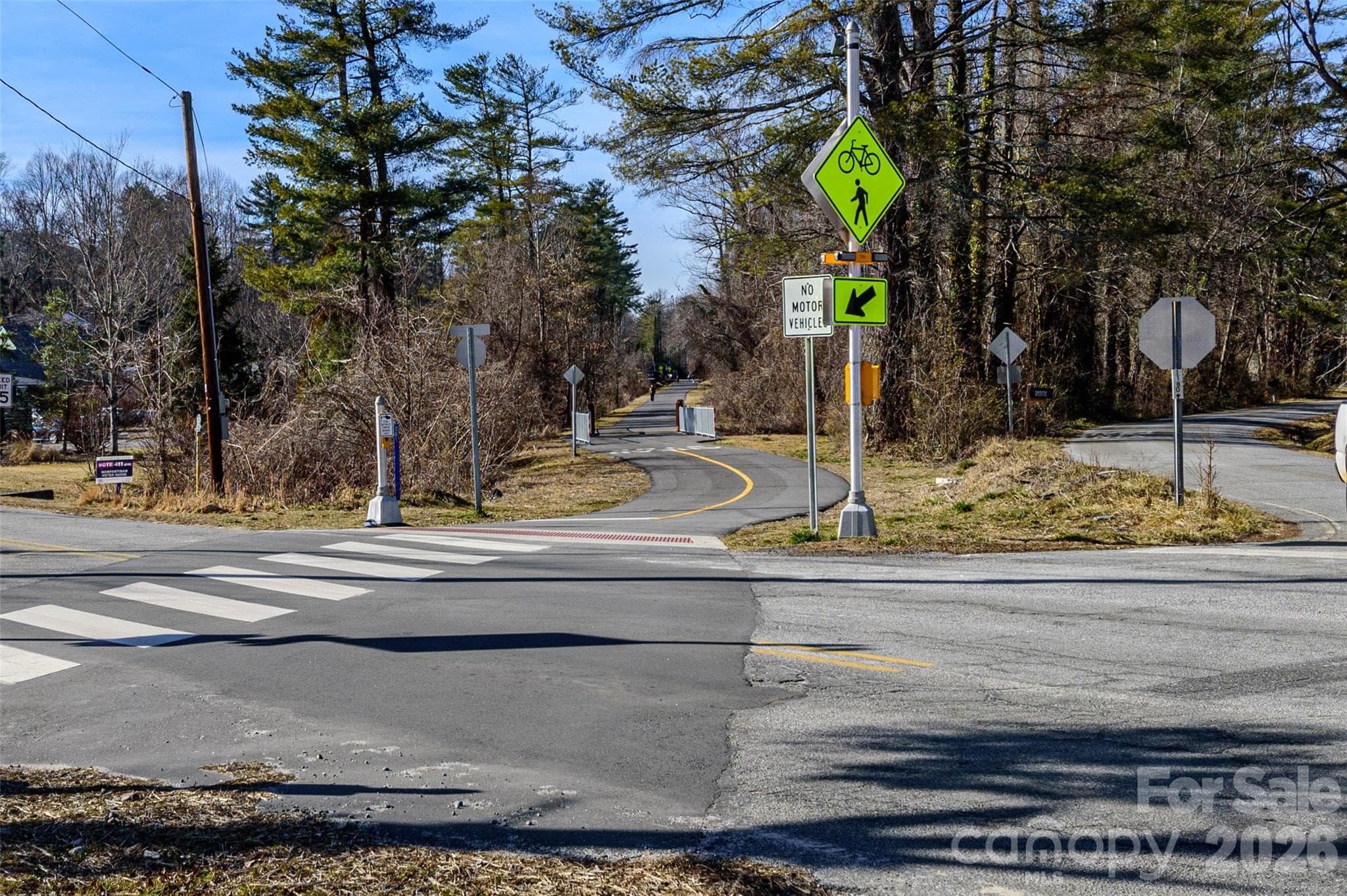 Ecusta Trail Entrance crossing 5th Avenue - 8 Lakemoor Lane, Hendersonville