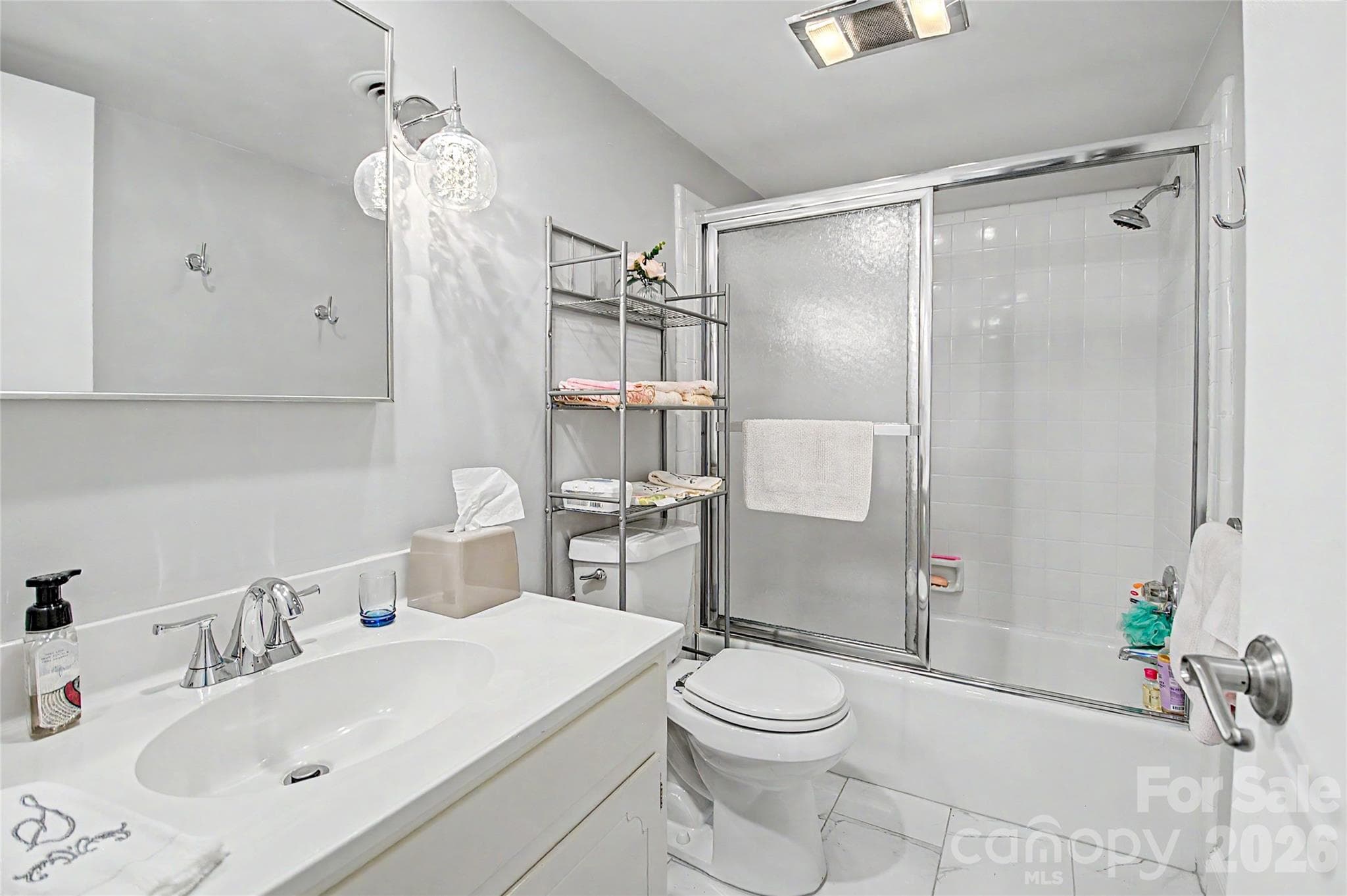Guest Bathroom - 8 Lakemoor Lane, Hendersonville