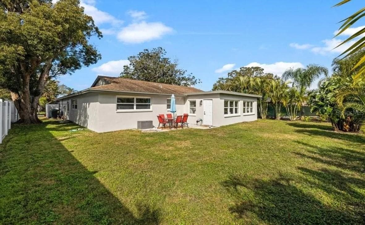 Single Family Residence at 11145 BELLA LOMA DR, LARGO, photo 22 of 27