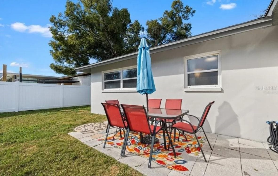 Single Family Residence at 11145 BELLA LOMA DR, LARGO, photo 23 of 27