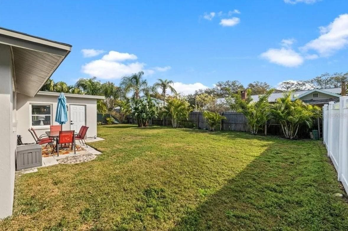 Single Family Residence at 11145 BELLA LOMA DR, LARGO, photo 24 of 27