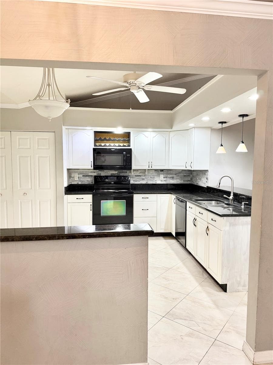 Single Family Residence at 5274 CEDAR HAMMOCK CT, SARASOTA, photo 11 of 55