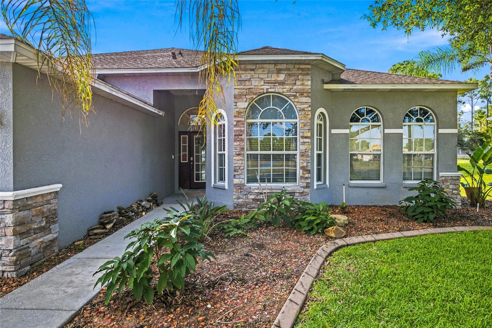 Mature Landscaping - 5517 GREYSTONE DR, SPRING HILL