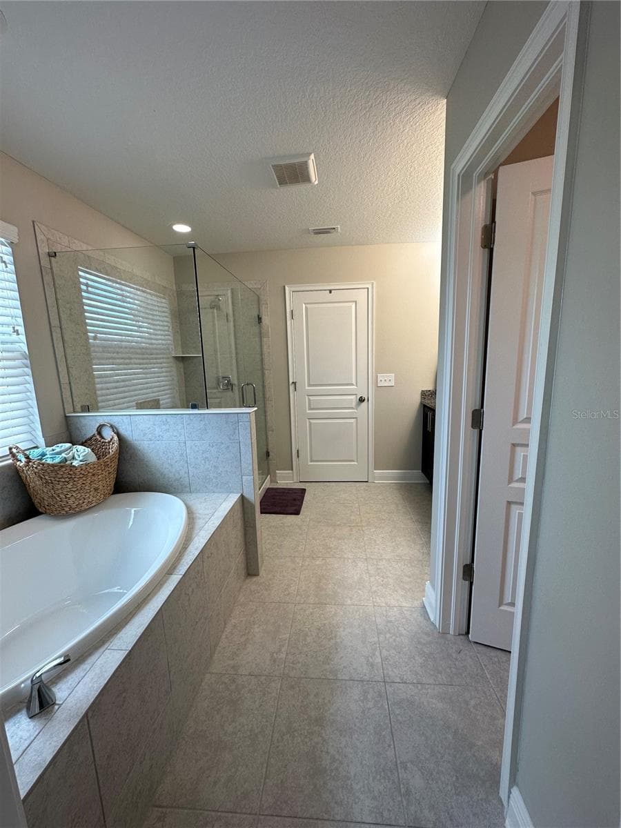 Single Family Residence at 3313 W WALNUT ST, TAMPA, photo 7 of 23