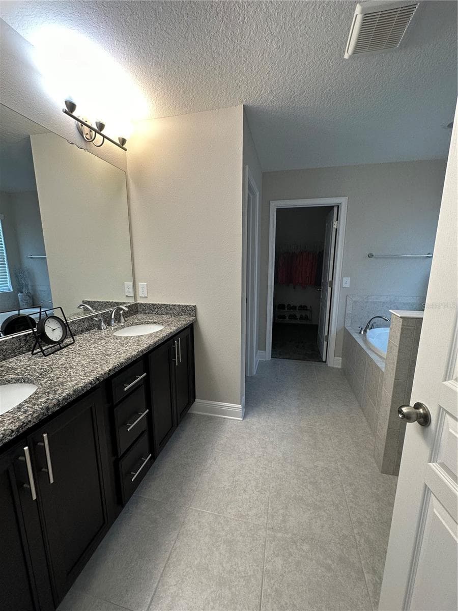 Single Family Residence at 3313 W WALNUT ST, TAMPA, photo 9 of 23