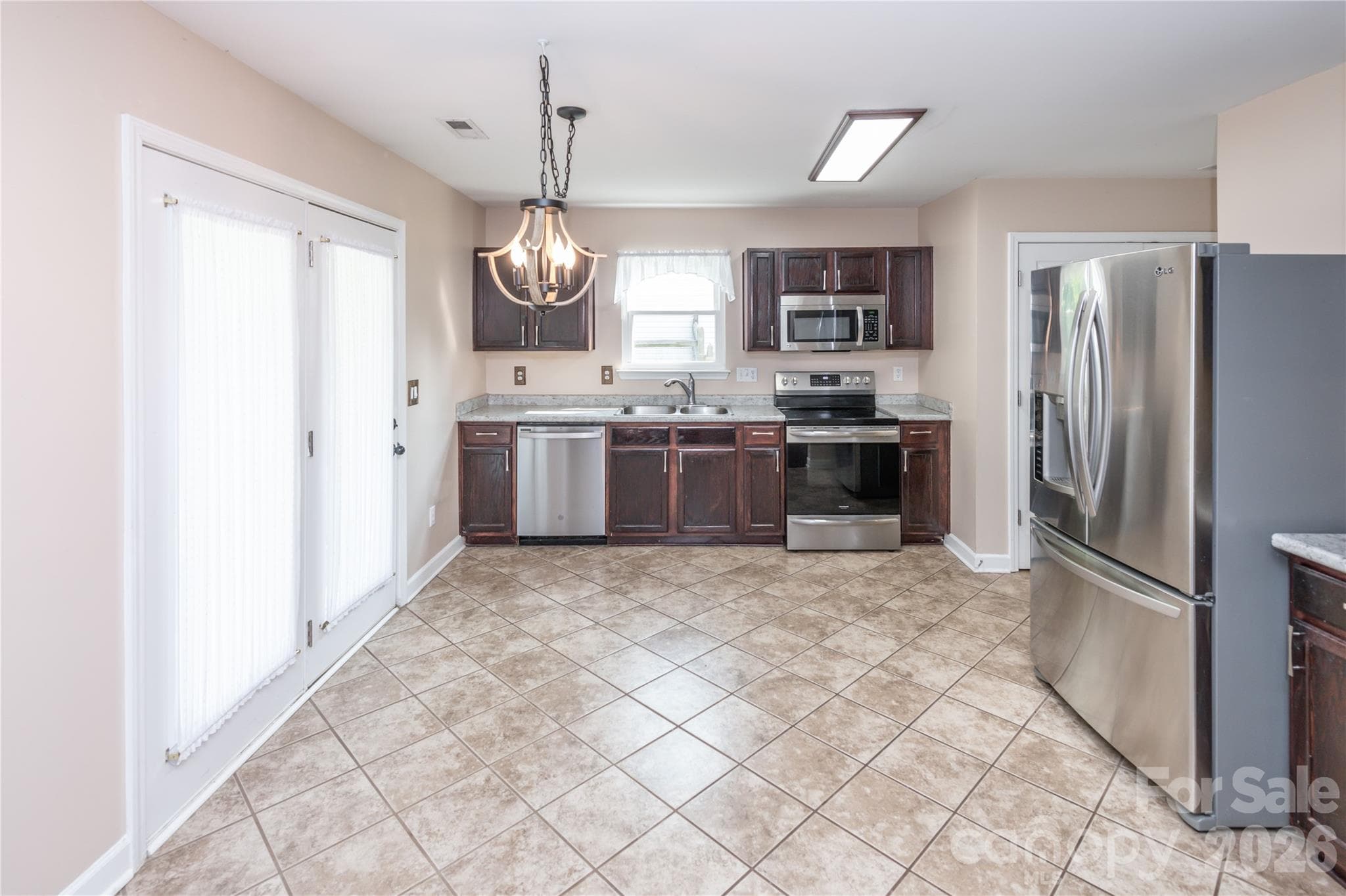 Spacious kitchen with eat-in area - 266 Kendra Drive SW, Concord