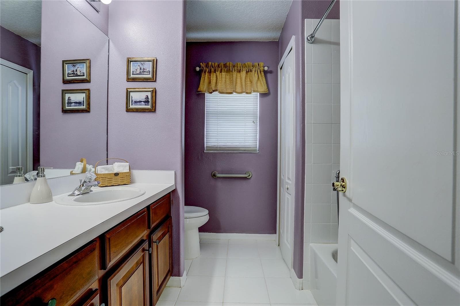 Hall Bath - 3815 RED BLUFF CT, LAND O LAKES