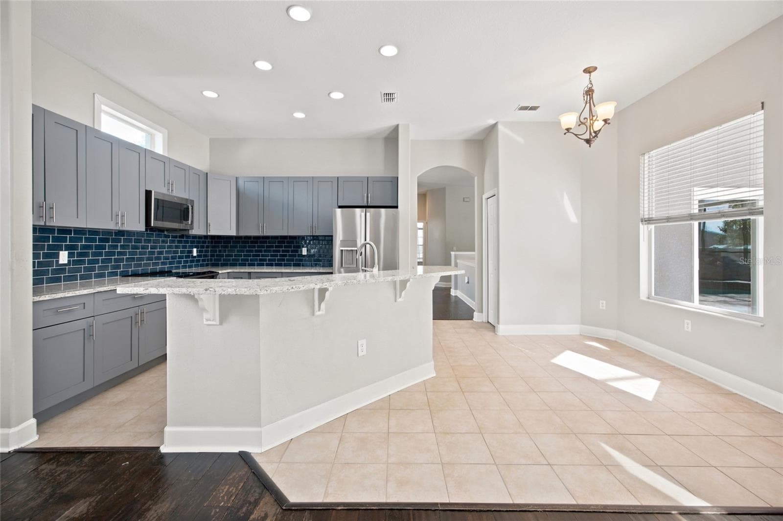 Kitchen / Family Room/ Kitchenette - 5517 GREYSTONE DR, SPRING HILL