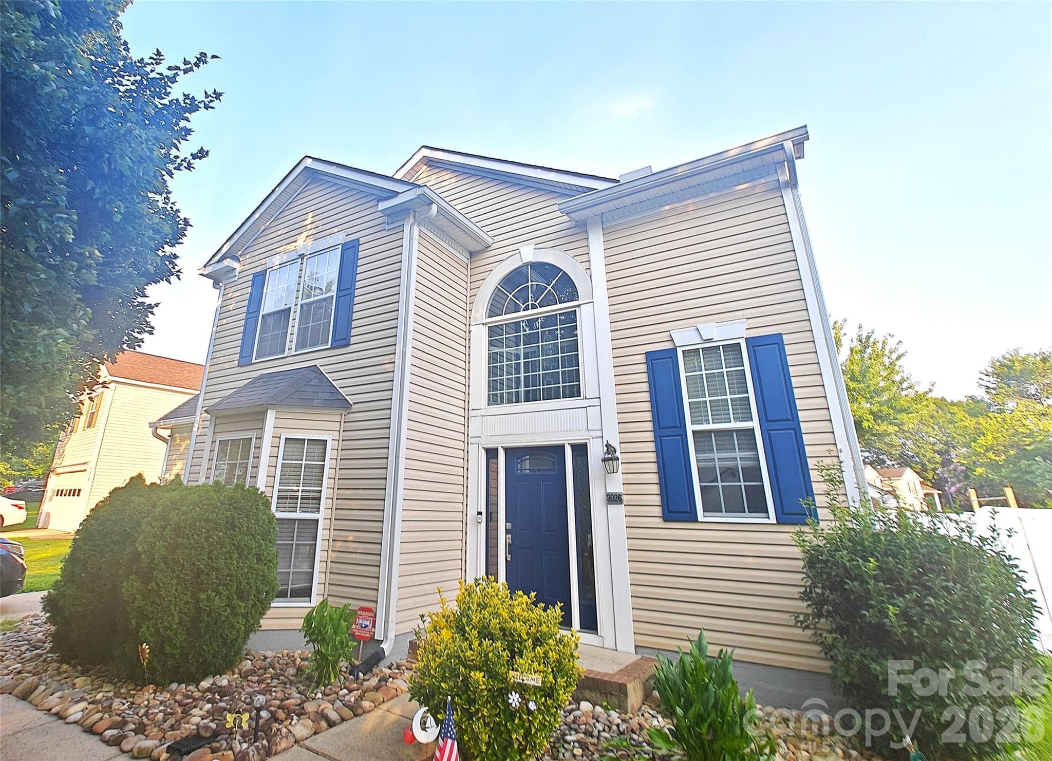 Single Family Residence at 9026 Shenington Place, Charlotte, photo 2 of 17