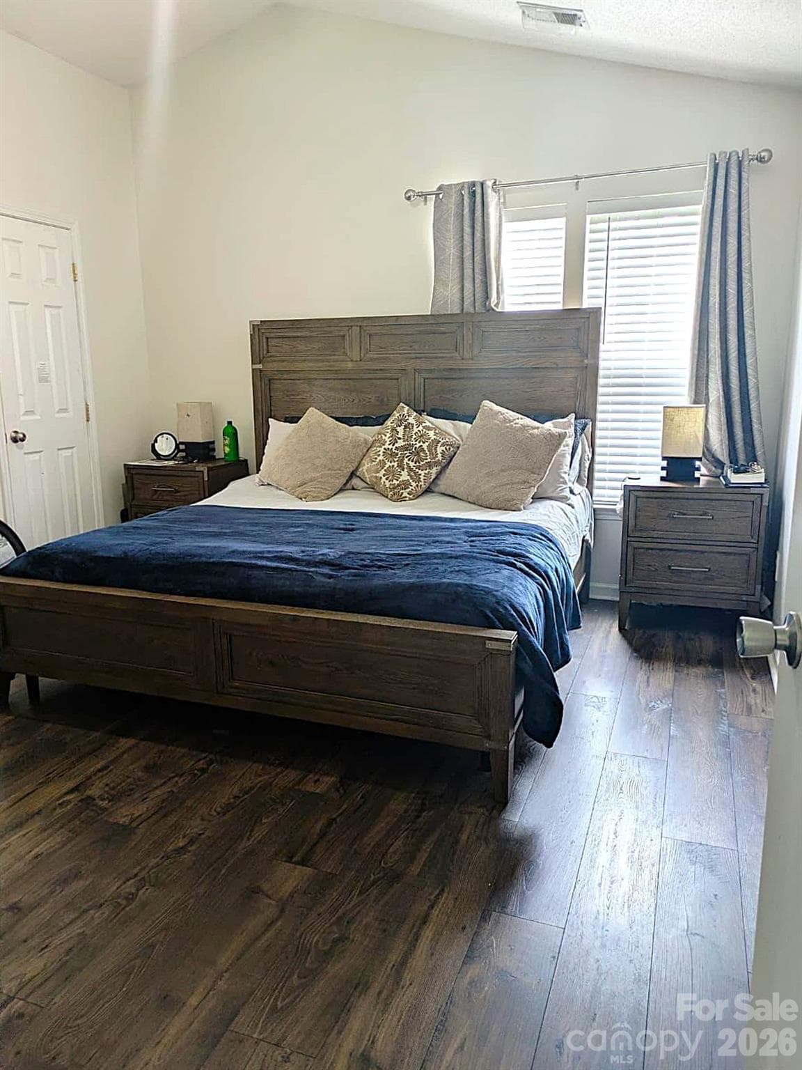 Single Family Residence at 9026 Shenington Place, Charlotte, photo 4 of 17