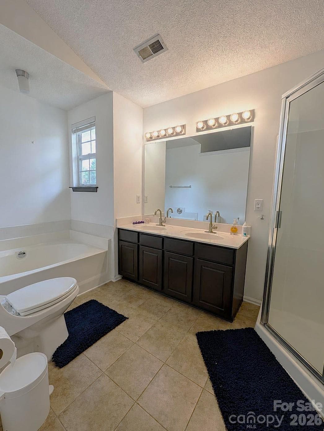 Single Family Residence at 9026 Shenington Place, Charlotte, photo 5 of 17