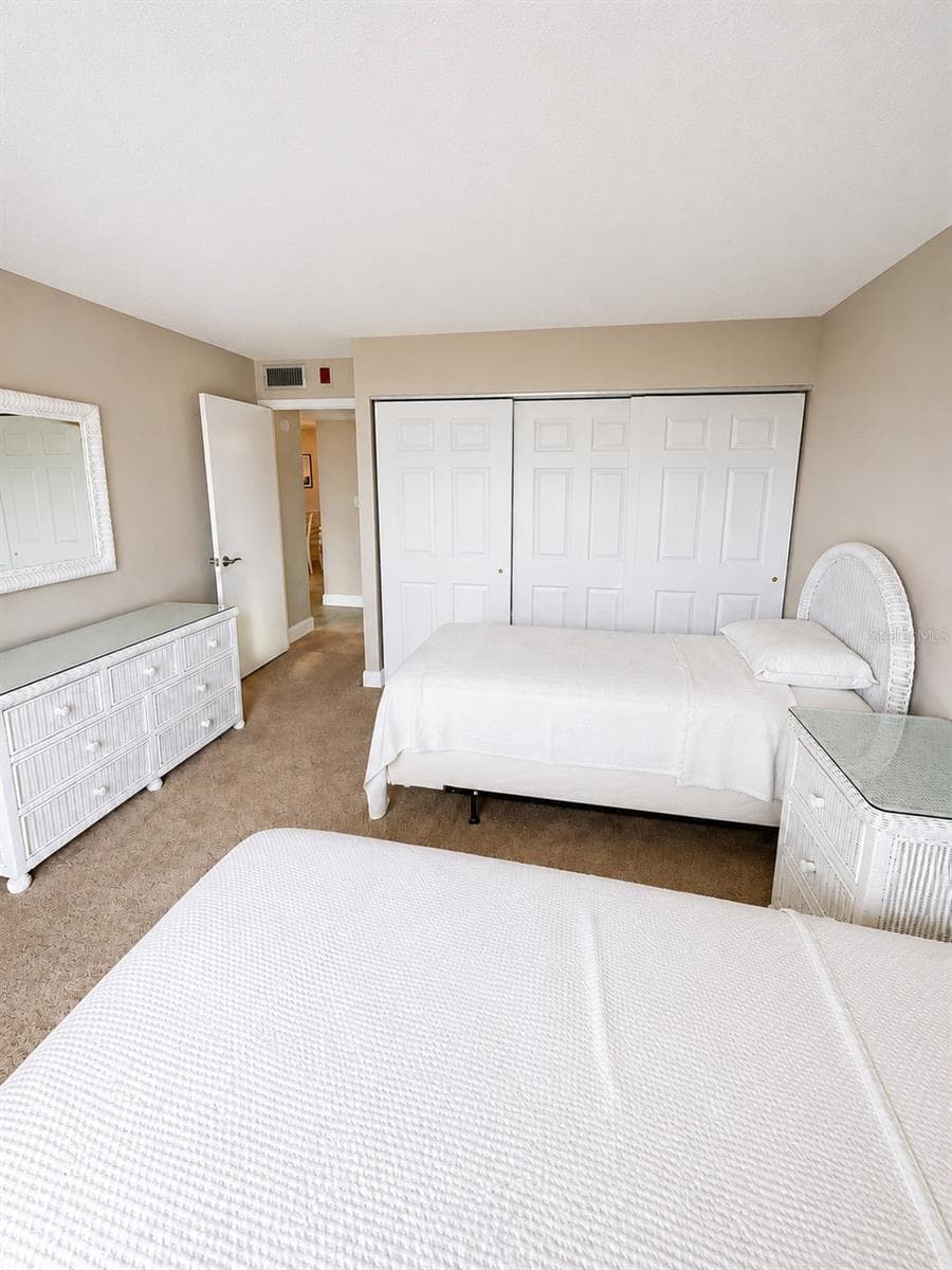Guest Bedroom - 1 KEY CAPRI #102W, TREASURE ISLAND