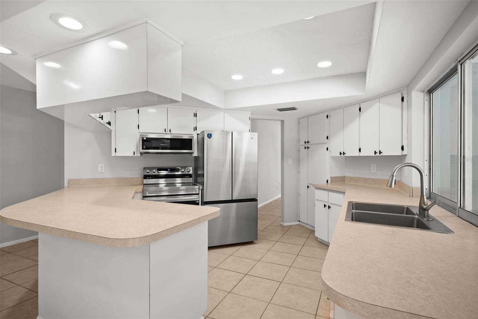 Kitchen - 504 BAMBOO CT, TARPON SPRINGS