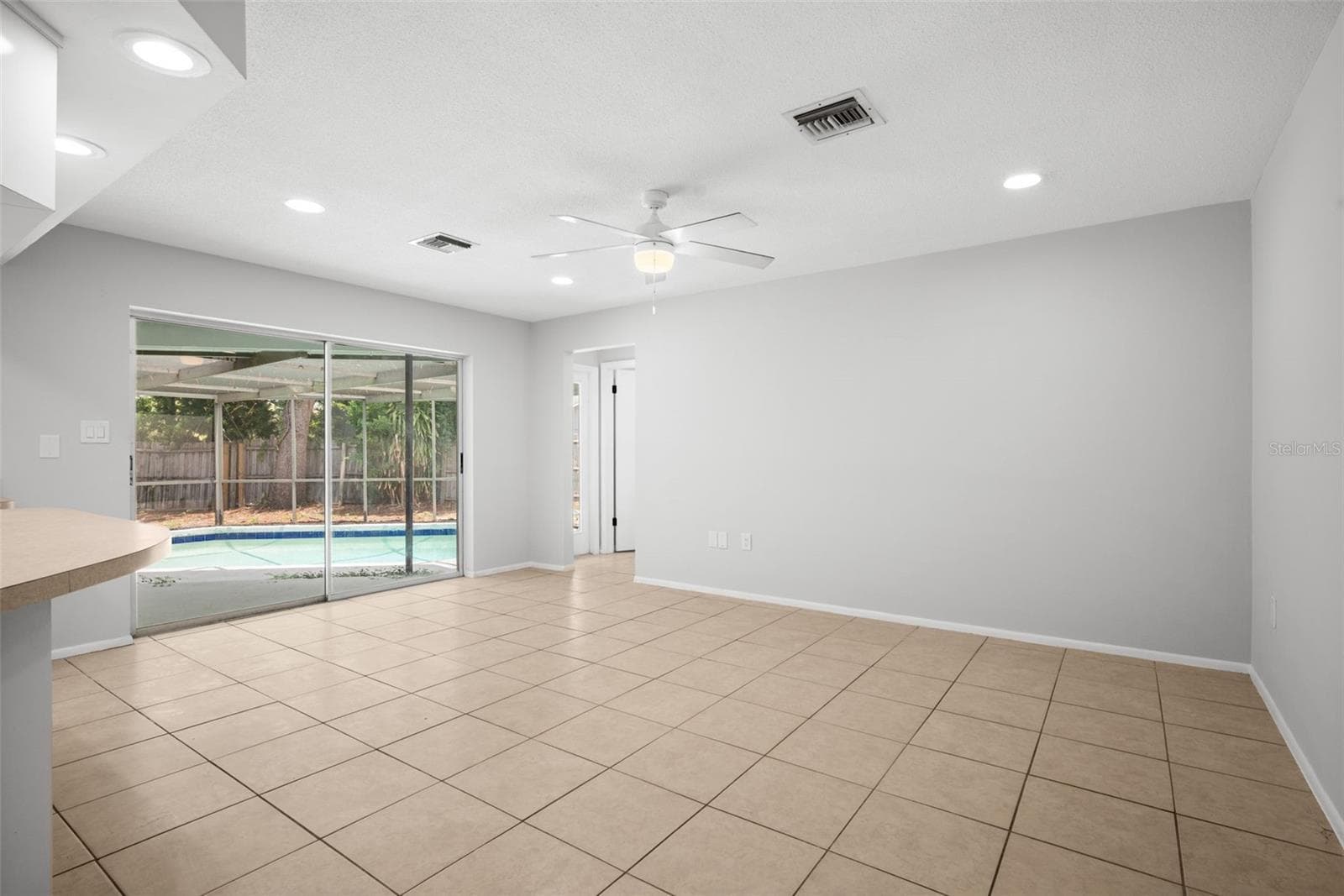 Family Room/Breakfast area - 504 BAMBOO CT, TARPON SPRINGS