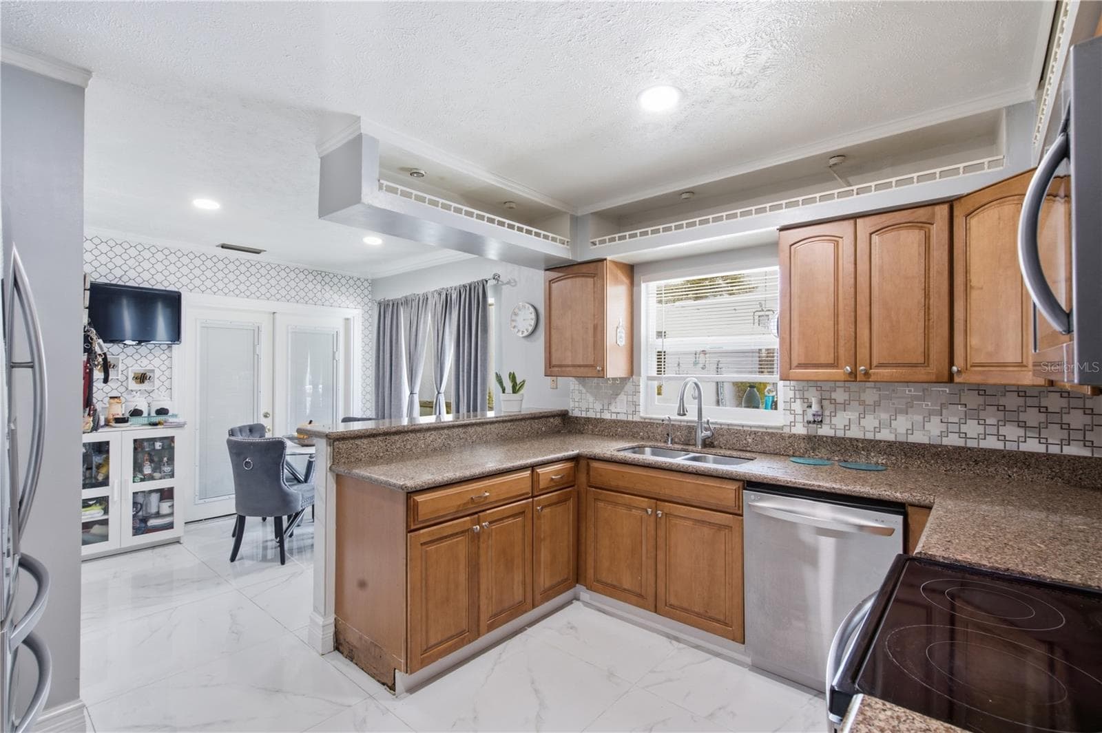 Kitchen - 1124 KING ARTHUR CT, VALRICO