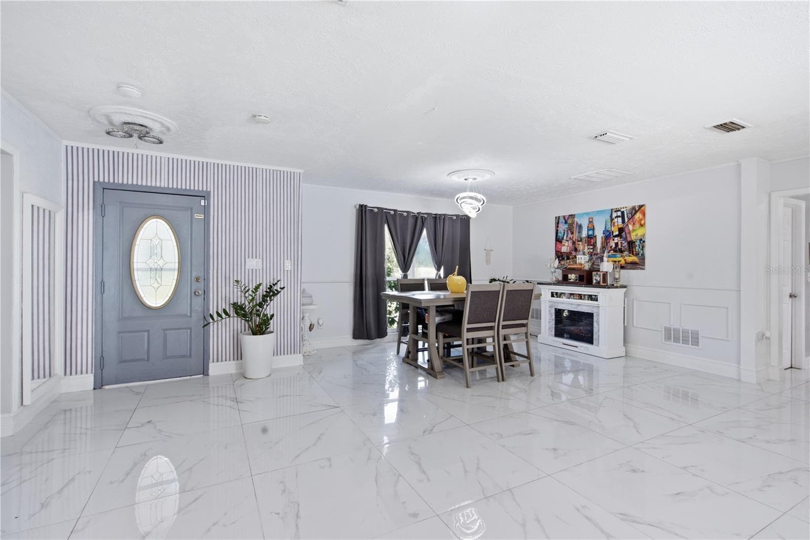 Interior Front Entrance - 1124 KING ARTHUR CT, VALRICO