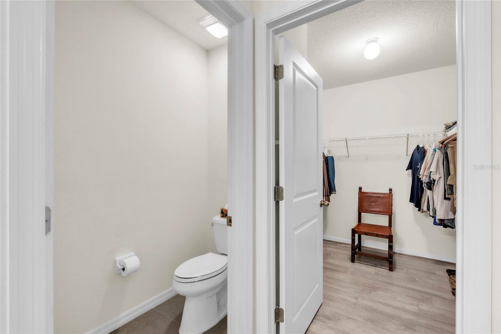 Owners ensuite commode and walk-in closet - 9527 SUNSTONE BLVD, THONOTOSASSA