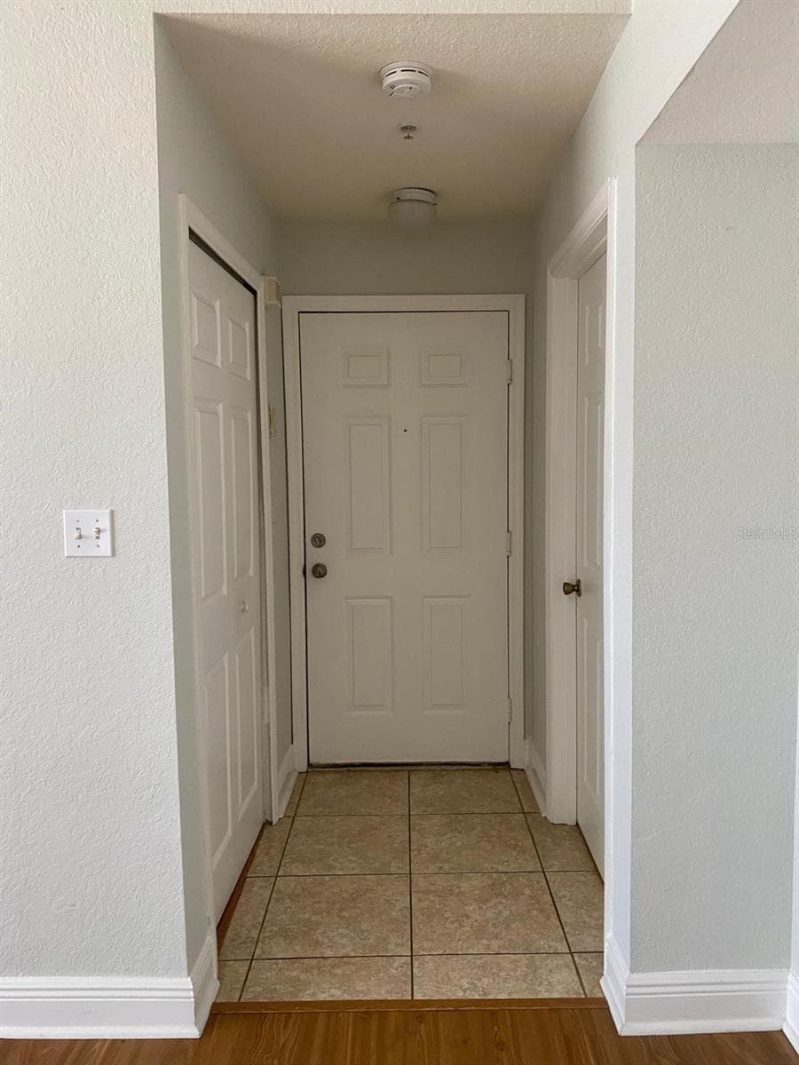 Front door hallway - 2336 MID TOWN TER #932, ORLANDO