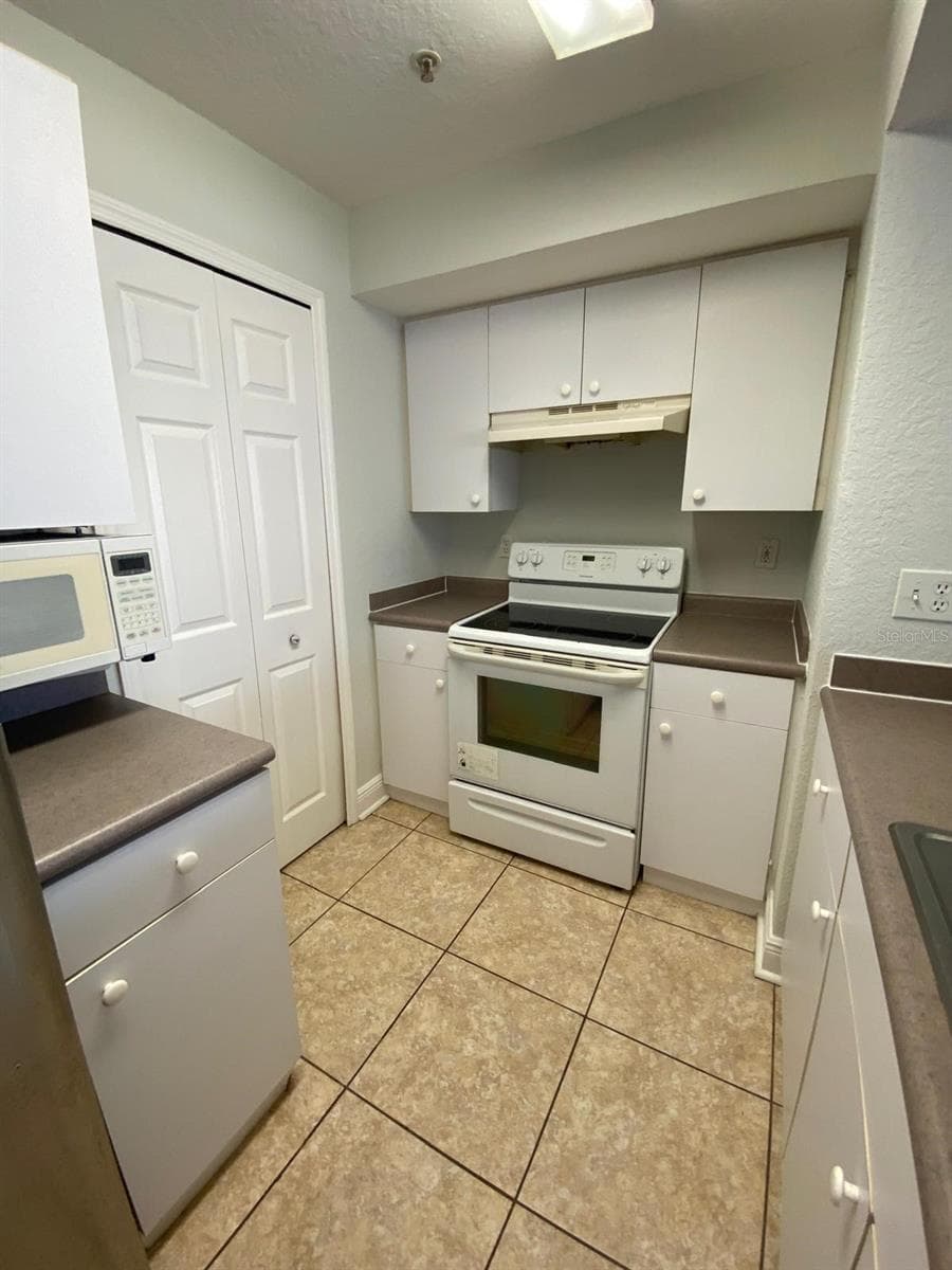Kitchen - 2336 MID TOWN TER #932, ORLANDO