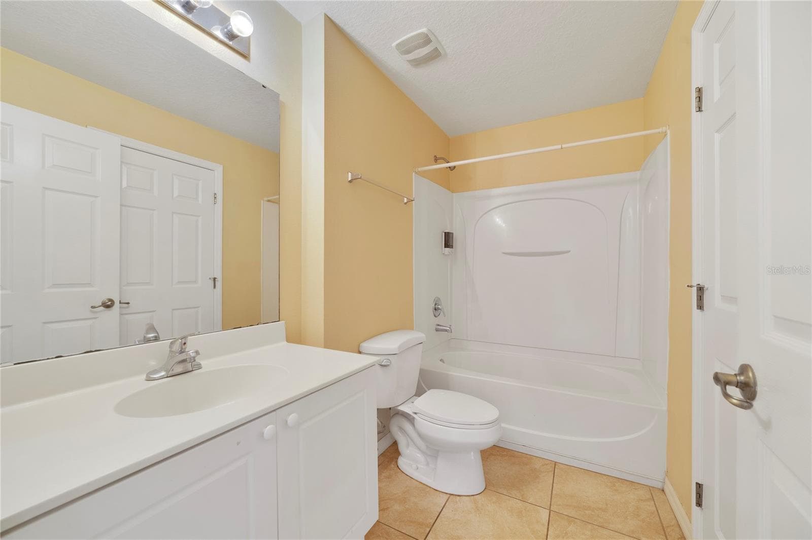 Condominium at 2764 CLUB CORTILE CIR, KISSIMMEE, photo 16 of 27