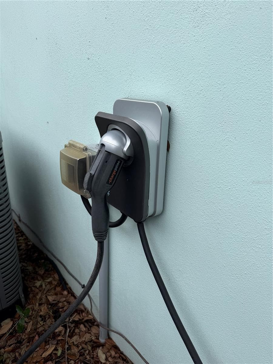 EV Charger - 704 23RD ST SW, LARGO
