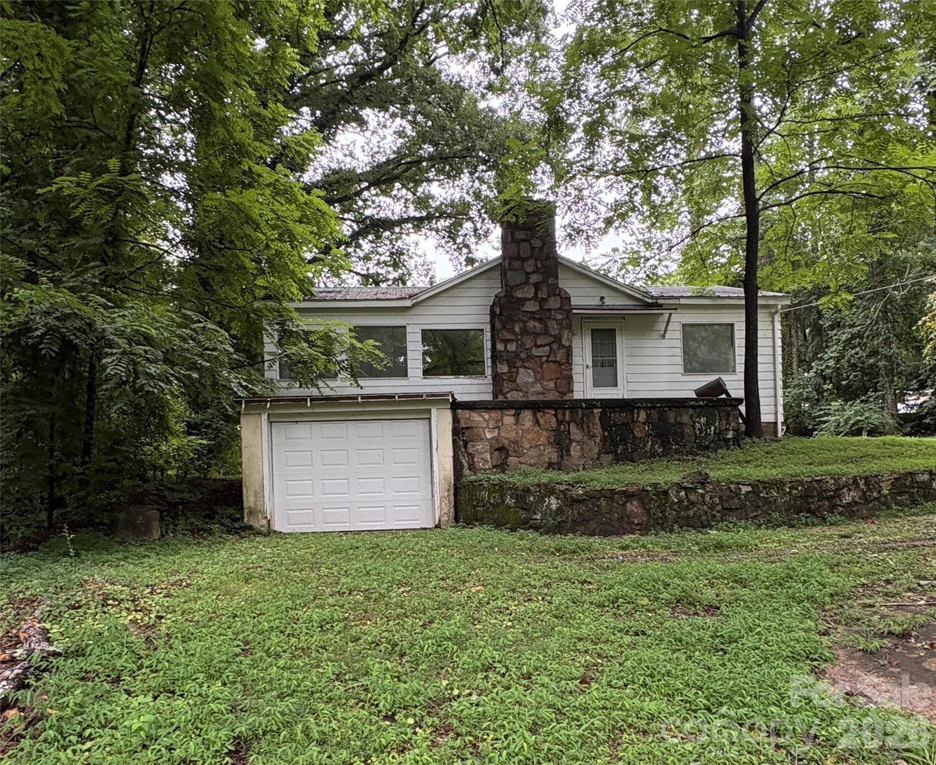 Side view with Garage - 912 Halstead Boulevard, Hendersonville
